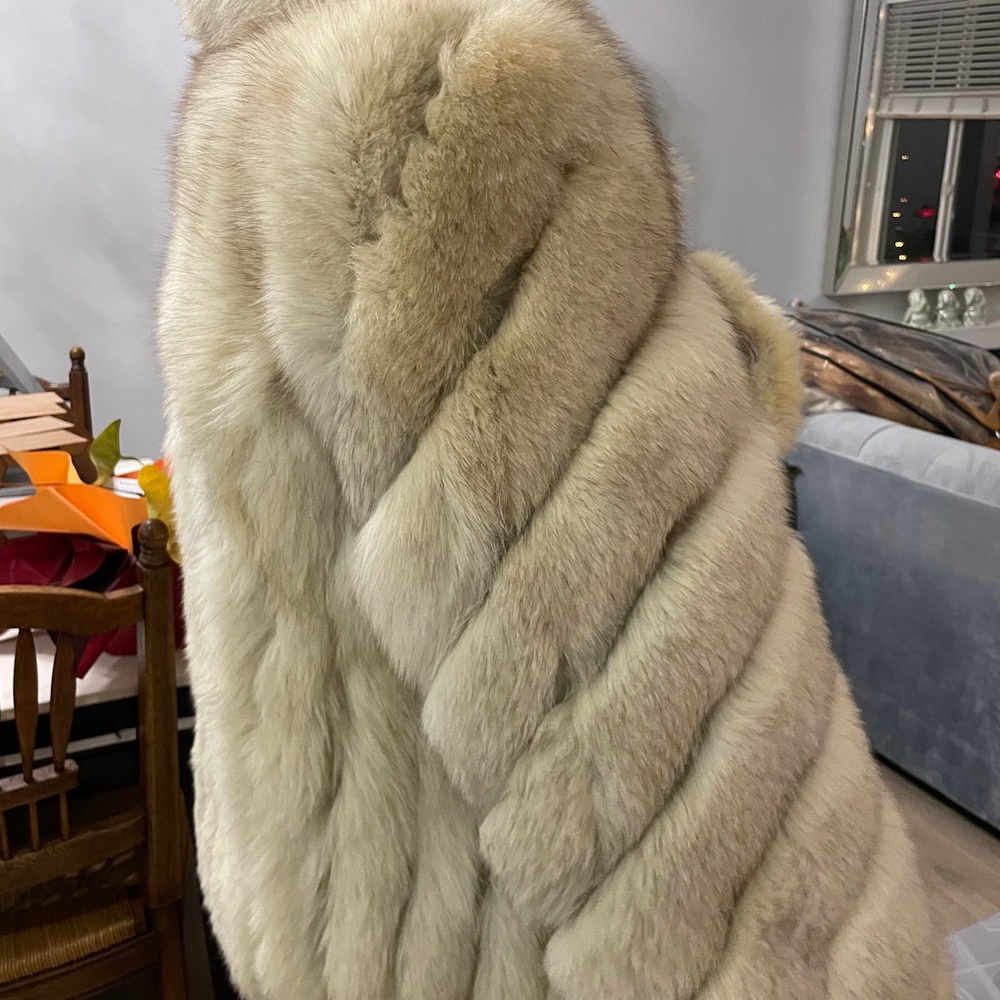 Luxurious Cream Fur Coat Saga Fox 🦊